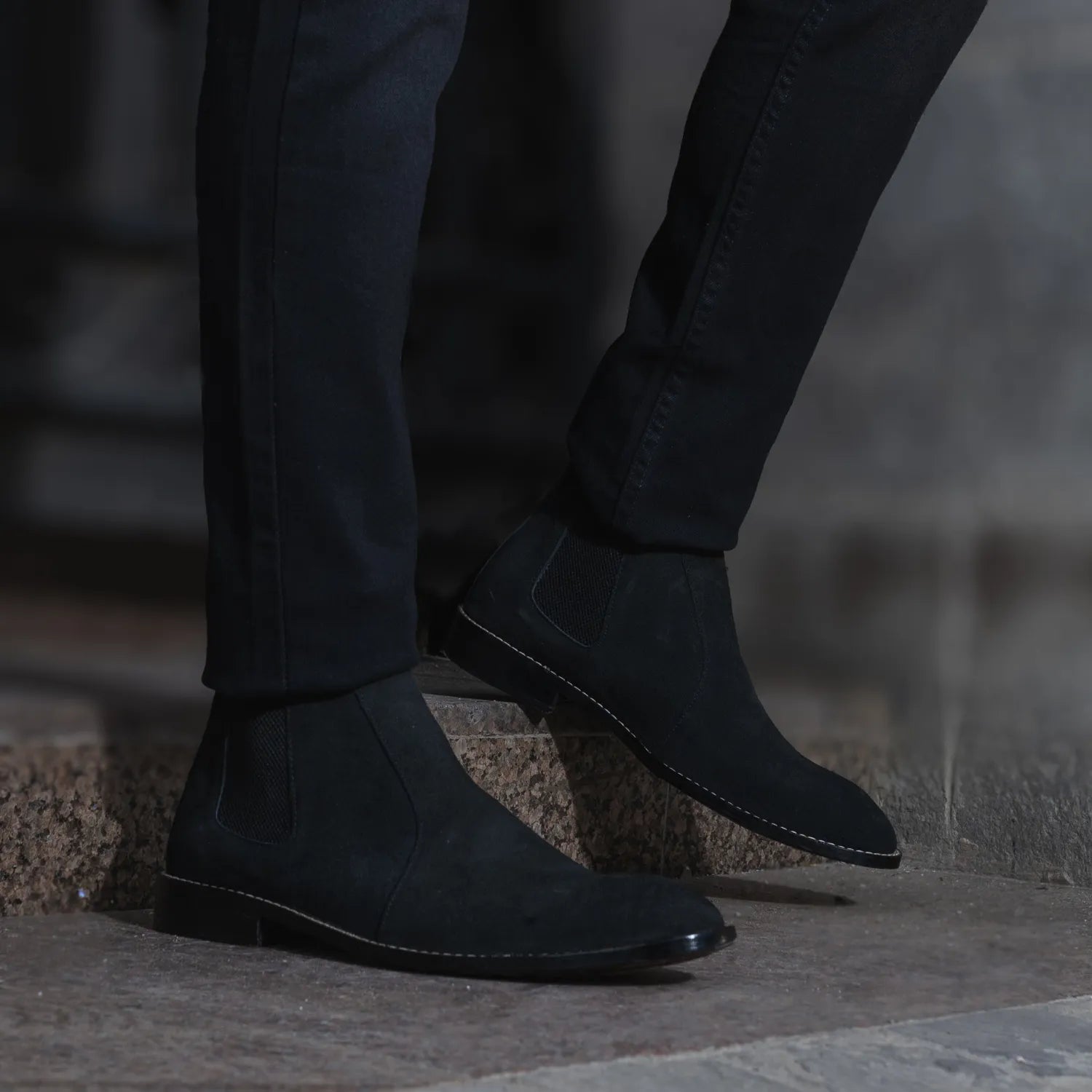 black suede dress boots men Mens Chelsea R Toe 10 / Embrace the distinctive look and reliable grip of this sophisticated sole Men's Clarkson Chelsea Black Suede